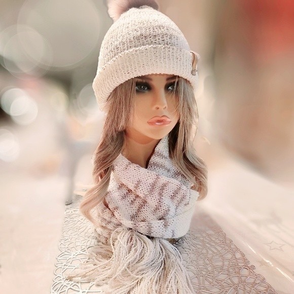 Peaches & Cream Hat and Scarf Winter Set in Cream and Tan Tones, Women's/Teens - Picture 2 of 16